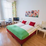Amelie Apartment Hotel