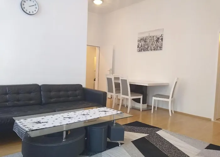 Spacious Central Apartment