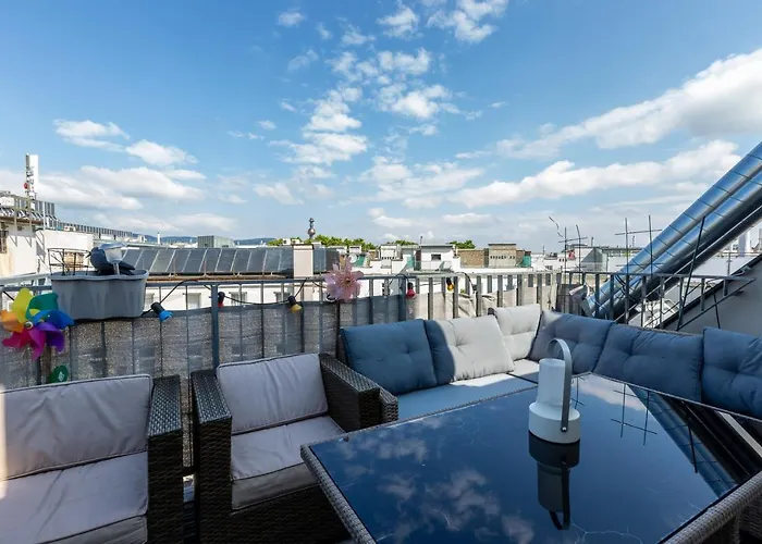 Julius 6 - Duplex Apartment 5 Mins To City Center