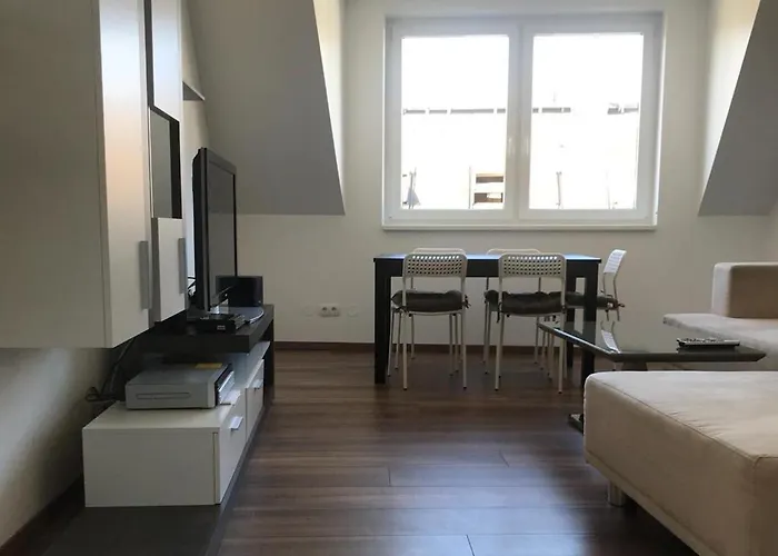 Sunny Vienna By Jr City Apartments