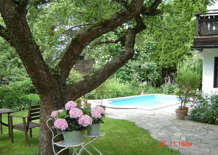 Ferienhaus Im Garten Mit Pool