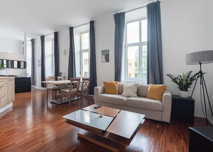 Cozy And Central City Apartment At The Belvedere