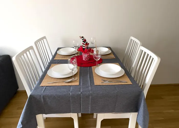Modern & Sunny 52M2 Apartment With Balcony & Fast Wifi