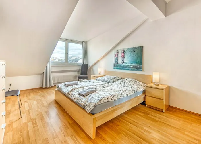 King Bed Home, 3 Bed Rooms Ideal For Big Groups