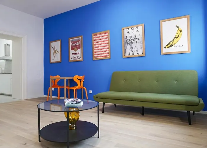 Vibrant Design Apartments - Full Kitchen - Wi-Fi - 18 Mins To City Centre