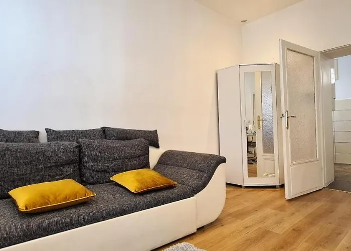 Wiener Buddha Style Flat With Inner Garden- Maerzstrasse City Apartments