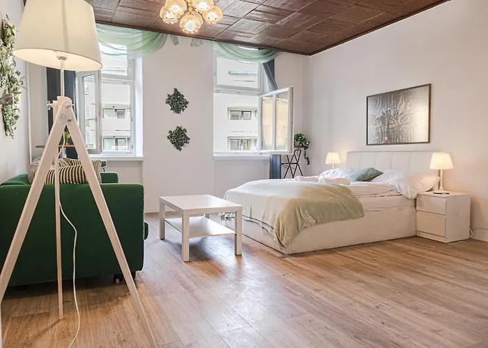Perfectly Situated 2Br Shared Apt- Ideal For Longstays