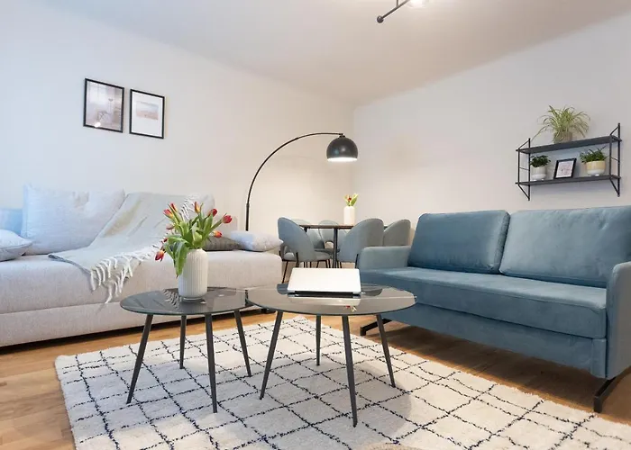 Chic 1-Bed Apt By Canal Walk To Historic Centre
