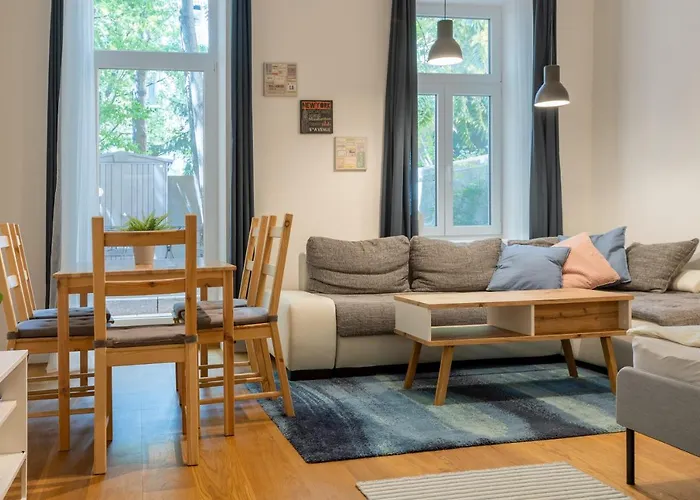 Cozy Apartment, 2 Private Terraces, 8 Min To City Center
