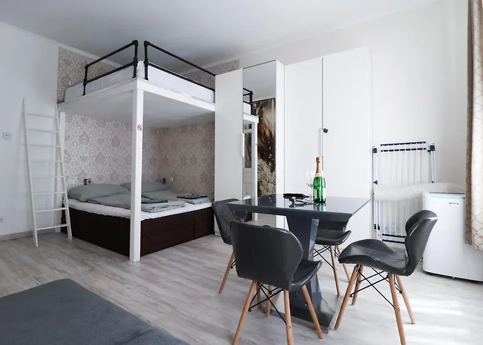 CozyNite Vienna Premium Apartment