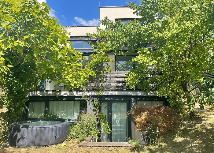 Smile Villa Mit Terrasse, Garten, Klimaanlage Und Parkplatz Im Beliebten Doebling In Wien