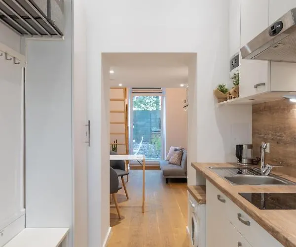 Cozy Studio, Private Garden, 8 Min To City Center