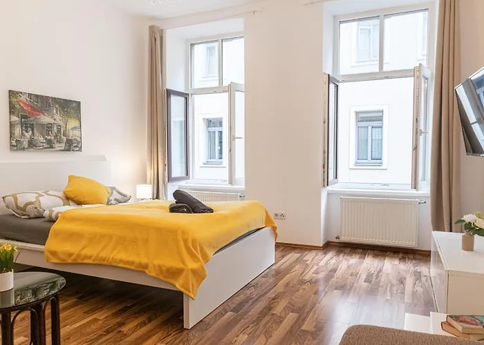 Peaceful 1Br Apt. Near Metro Station Laengenfeldg.