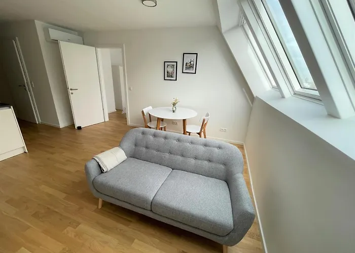 Sonnige Mansarde mit Klimaanlage und Netflix - oidahome