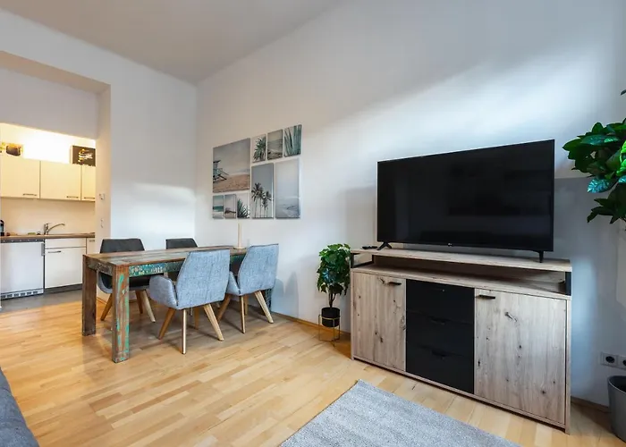 Cozy Apartment Steps Away From Subway Station