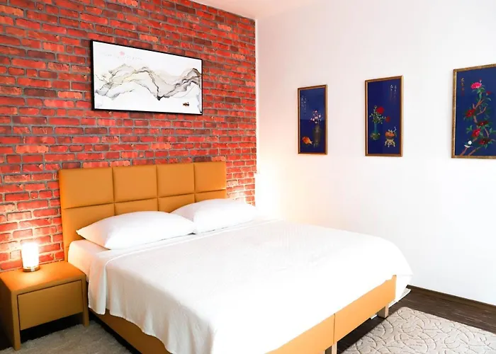«Go West» Guest Rooms