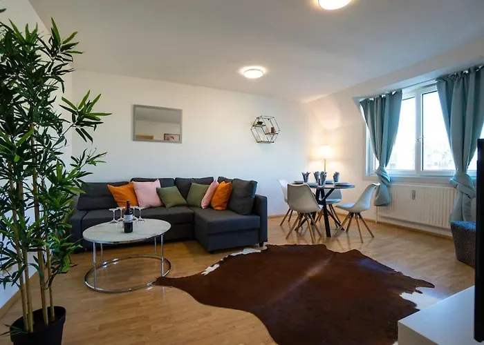 Stylish 2 Floor Penthouse • 15 Min To City Center
