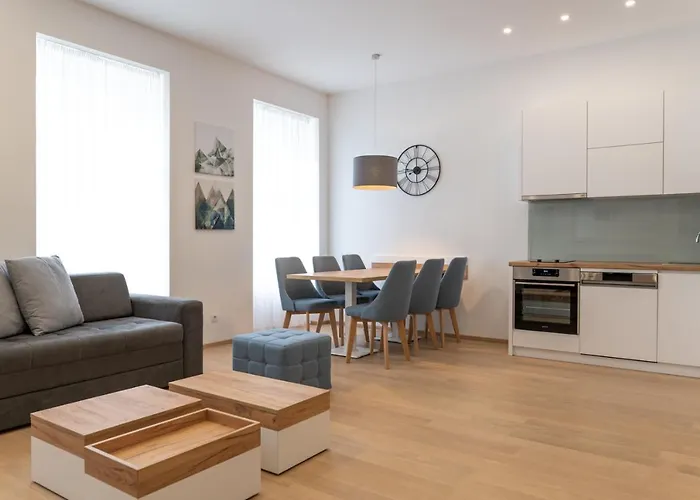 Modern 3 Room Apartment In A Prime Location