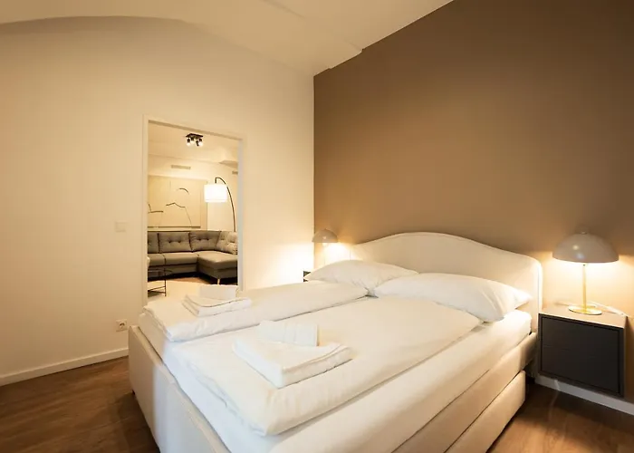 Stylish Apartment With Dedicated Working Space And Super King-Size Bed Located Between City Centre And Donau River