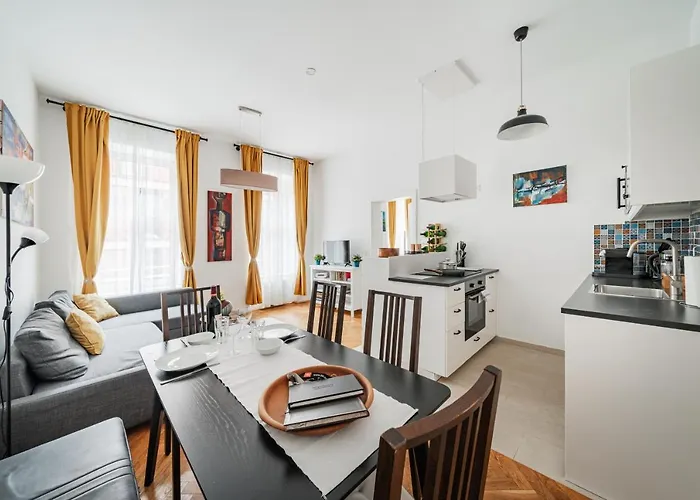 15 C&J\'S Apartment