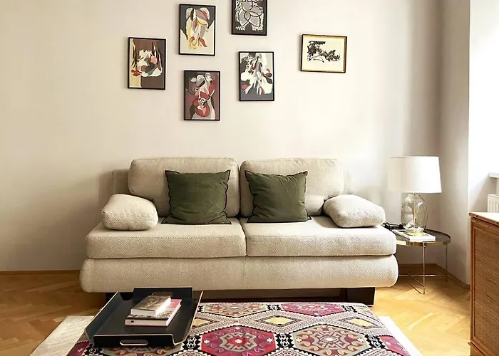 Modern & Charming @ Villas Quarter! 7Min To Center
