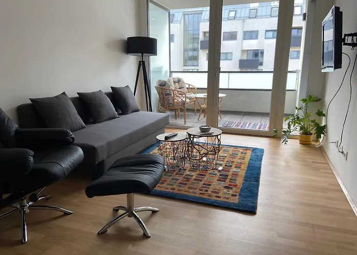 Apartment 9 Stops Away From City-Centre
