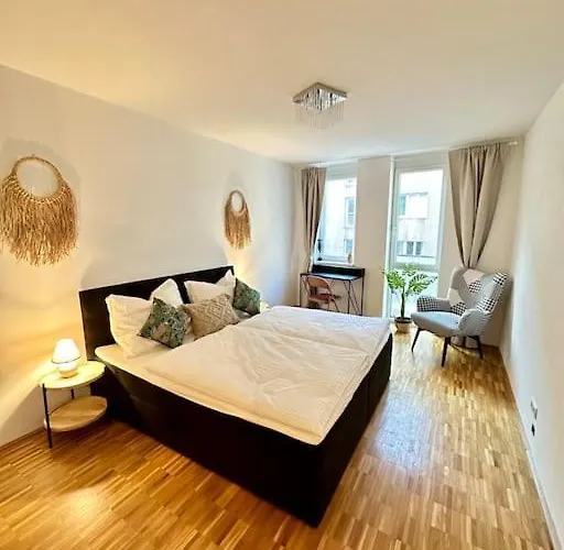3-Room Vienna Centrale Suite