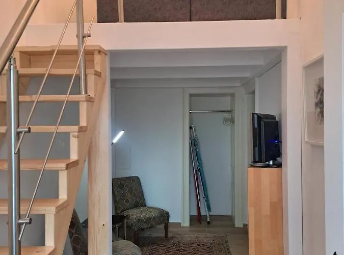 Ruhige Art-Garconniere Mit Balkon