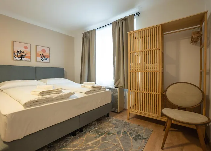 A 2-Bedroom Apartment With A King-Size Bed And A Balcony Is Located Just A 15-Minute Walk From Stephansplatz.