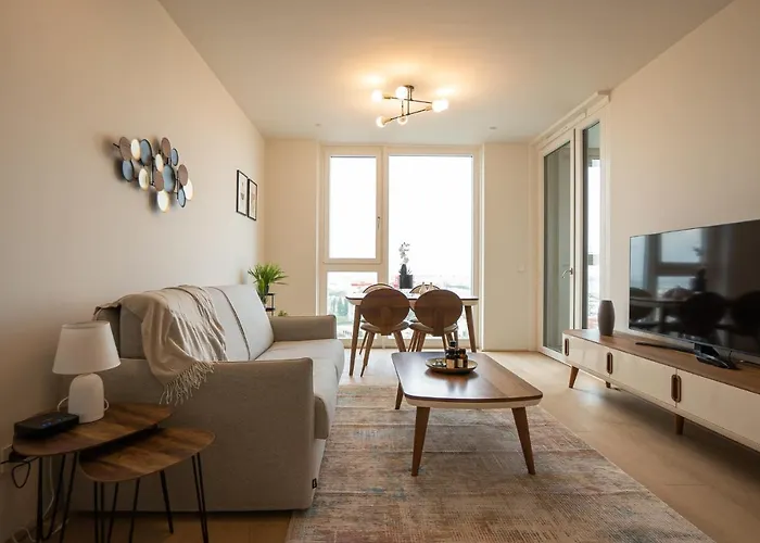 Posh Apartment On 22Nd Floor + Loggia, Pool, Gym, Sauna