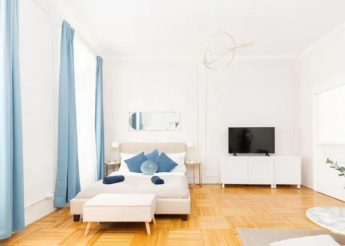Spacious And Near Metro I Close To Parks I Akh