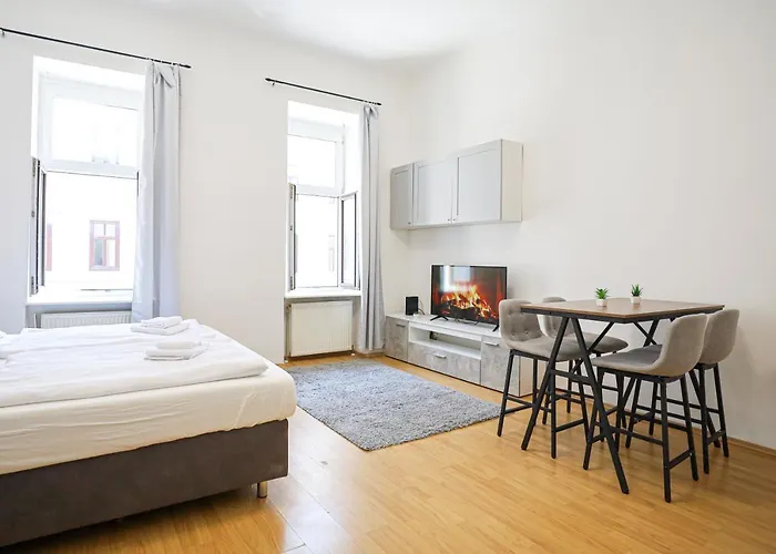 Garden-Eden Apartment