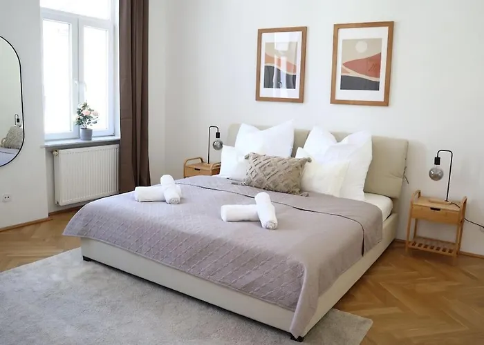 Bloom - Cozy Apartment, 5 Stops To City Center