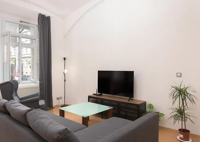 Spacious Apt In Perfect Location For Family 24H Check-In