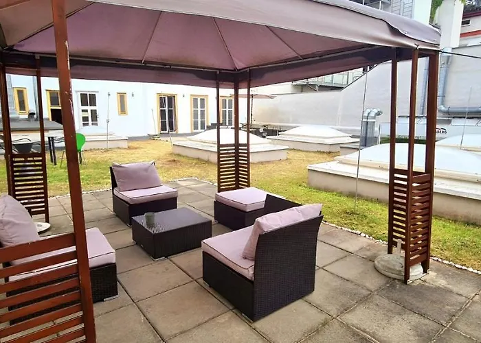 New & Central Maerzstrasse City Apartment With Own Exit To The Inner Garden