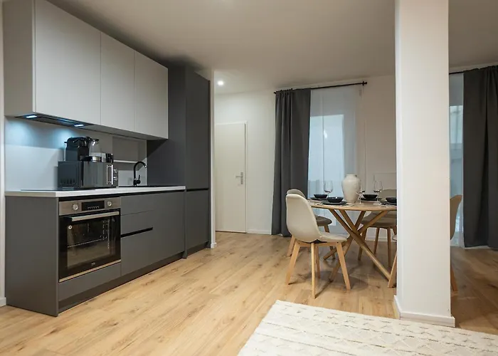 Central 2-Room Apartment With A Terrace