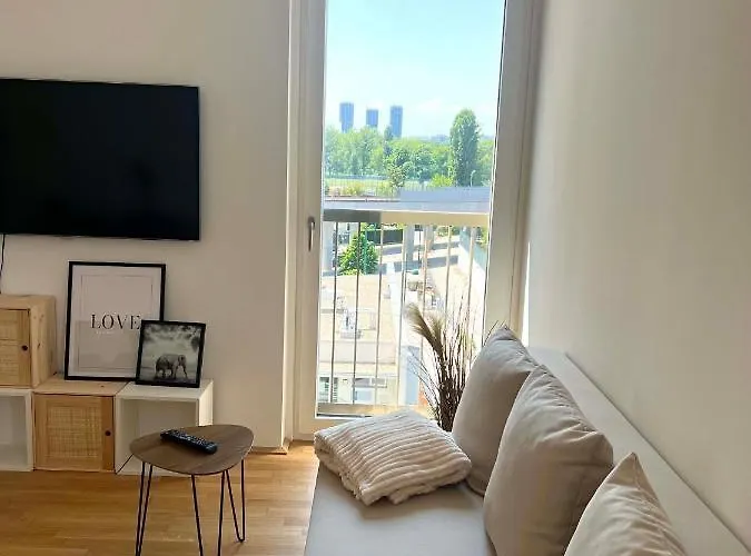 Donaublick Oasis: Stylische Wohnung