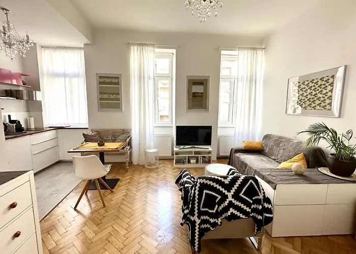Cozy City Apartment Close To Metro - Self Check-In