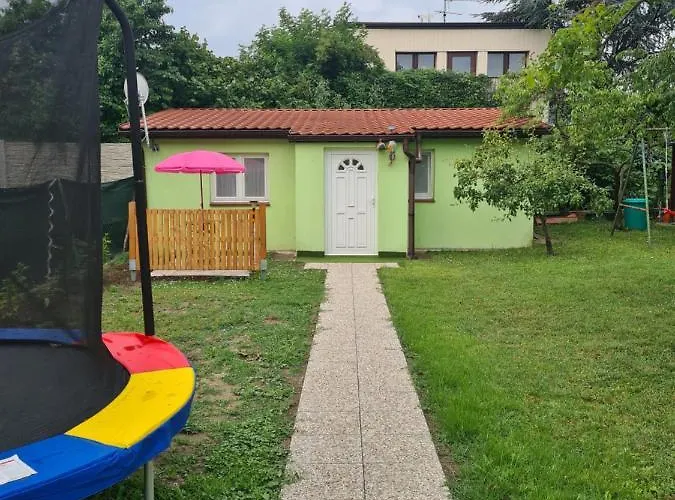Small-Comfy Guest House In Donaustadt Garden - Not Shared!