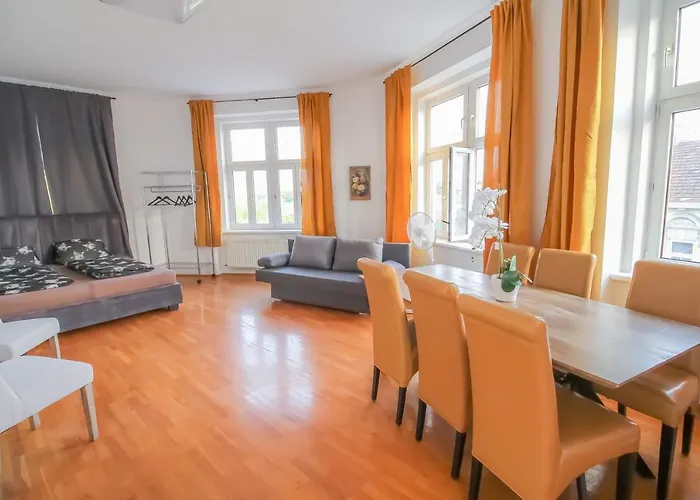 Family 3 Bedroom Apartment Lv7