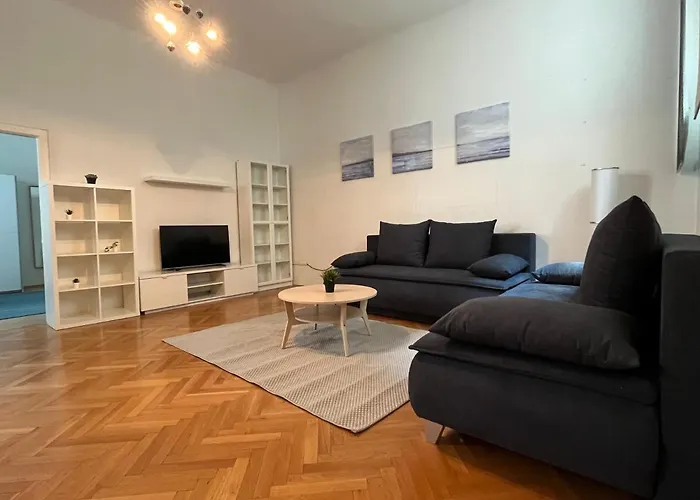 Stylish Apt Near Urania 1Br