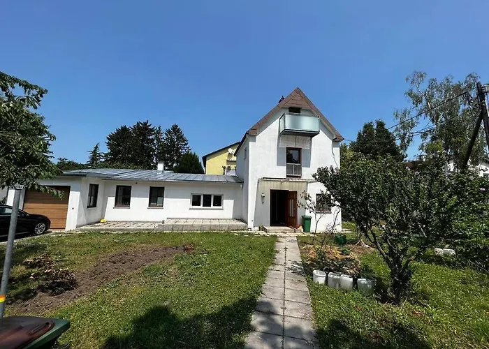 Central-Vintage Villa With Free Parking And 5Min Walk To Metro