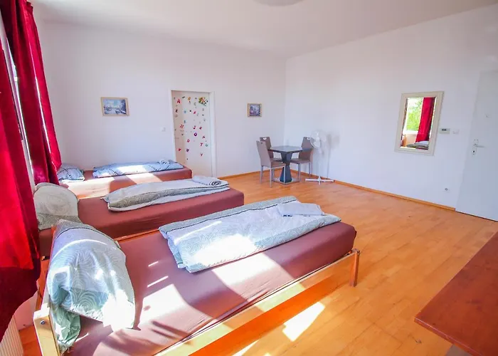Luxurious Apartment South Of Vienna Lv8