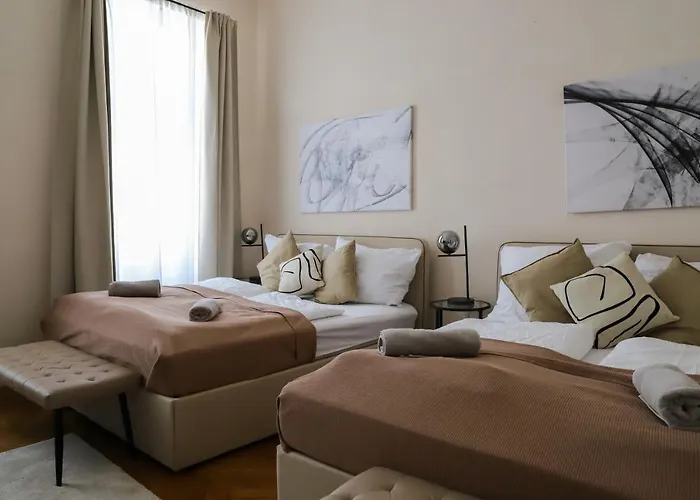 Spacious Apartment, 3 Min To U6 Metro
