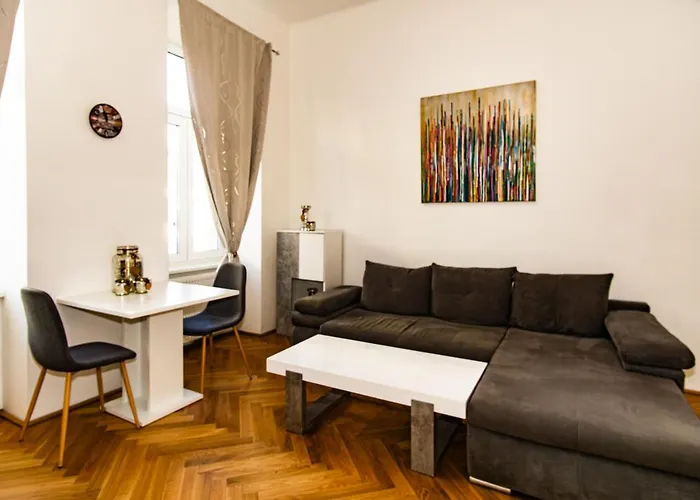 Raimond Apartment