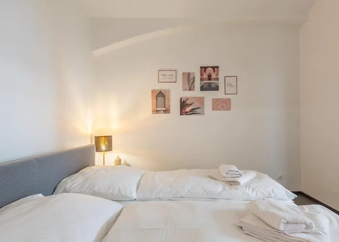 Xxxl Bed/ Free Parking/ Central