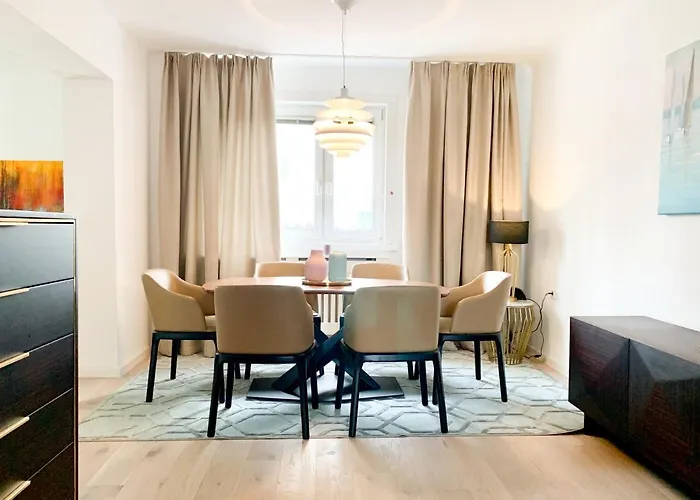 Luxury Suburb House - Bright, Quiet, Beautiful