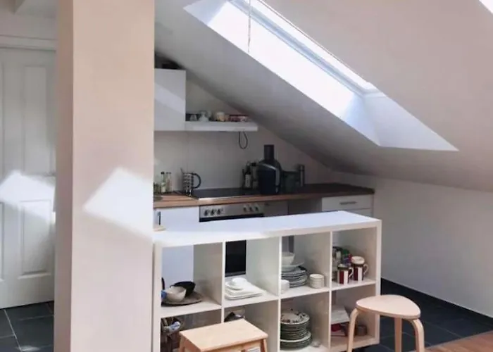 Sonnige Und Ruhige Wohnung Fuer Entspanntes Reisen