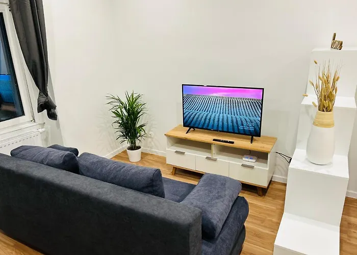 50M2 Central Flat Close To Metro