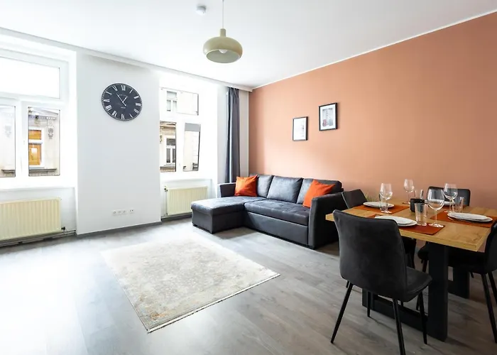 Enjoy Apartments, Quiet Street, Apartment With Two Bedrooms Sleeps 6 Ac